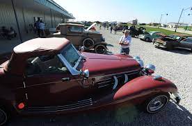 Jim Kochel Looks Around A 1936 Mercedes Hertiage Model Replica Car During A Vintage Car Auction On Saturday At The Centr Replica Cars Car Auctions Vintage Cars