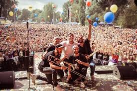 One of south africa's most established festivals, liefde by die dam named after valiant swart's 2005 hit, is gearing up for a joyous return! Lupo Das Wohnzimmerkonzert 2021 Wohnzimmerkonzerte Cologne 29 October 2021