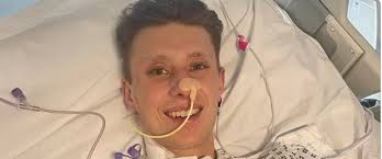 Il entre à l'hôpital pour une grippe : deux semaines plus tard, le jeune  homme est amputé de ses deux jambes