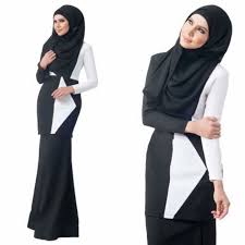 Beliau cukup terkenal dengan siri komedi kiah pekasam yang berjaya meletakkannya sebagai salah seorang pelakon. Megamay Rozita Che Wan Koleksi Baju Raya Xl Now 35 Up 50 Women S Fashion Muslimah Fashion Baju Kurung Sets On Carousell