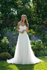 Darum gibt es auch so viel, was ihr rund um die auswahl, dekoration und präsentation der torte aller torten wissen müsst. Cremefarbenes Brautkleid In A Linie Mit Spitze Ausschnitt In Herzform Und Spaghettitragern Von Sweetheart Modell 11037 Heiraten Mit Braut De