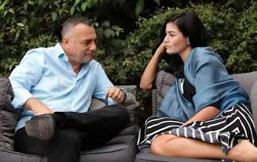 2 ay önce birçok kişi onun ne adını bu kadar biliyordu ne de şarkılar yazdığını. Deniz Cakir Eskiya Dunyaya Hukumdar Olmaz Dizisinden Kovuldu Mu Magazin Haberleri Ntv