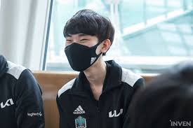 고스트 (ghostgc) streams just chatting. Mar2bv89kqiykm