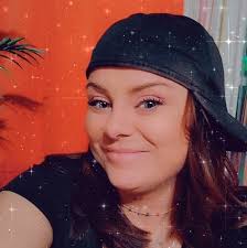 Heather Honeycutt's Instagram, Twitter & Facebook