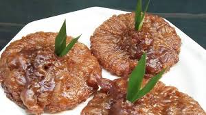 Kue kucur atau kucur (dalam bahasa indonesia) atau kuih cucur (dalam bahasa melayu), dan disebut khanom fak bua (ขนมฝักบัว) atau khanom jujun (ขนมจู้จุน or จูจุ่น) dalam bahasa thailand, adalah kudapan tradisional di kawasan asia tenggara, termasuk indonesia, malaysia dan thailand selatan. Kue Cucur Tribunnewswiki Com Mobile