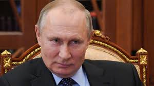 Le dernier discours de ce type de vladimir poutine remontait à l'été 2018 et concernait une réforme décriée du système de retraite, qui avait mis à mal sa popularité. Vladimir Poutine Est Eternel