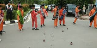 Pemenang dikira berdasarkan tempoh masa gasing mampu berputar. Permainan Gasing Massal Warnai Kenduri Seni Melayu Kepripos Com