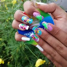 J balvin explained that he grew up with the guess brand and always respected and identified with the marciano brothers' history of taking influence from the country and culture of their heritage, and fusing it with the spirit of the united states. Pop Art J Balvin Colores Nails Art Diana Carolina Facebook