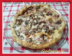 La quiche ai funghi è una torta salata ai funghi ed è una delle varianti più indicate per il periodo autunnale tra le quiche. Golosona Torta Salata Con Funghi E Prosciutto Cotto
