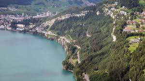 Von 1975 bis 1990 wurde die axenstrasse erneut in mehreren etappen umfassend saniert und ausgebaut. Die Alpen Initiative Ist Gegen Den Ausbau Der Axenstrasse