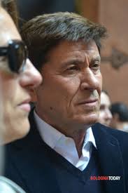 Se esiste il colpo di fulmine, è successo a lui, sei mesi fa. Lucio Dalla Camera Ardente Vip Da Gianni Morandi A Travaglio