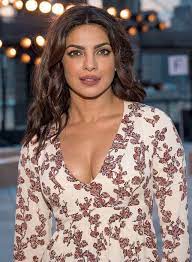 Priyanka Chopra Download Hd Wallpaper Bollywood Actress Bollywood Celebrities Priyanka Chopra Hot