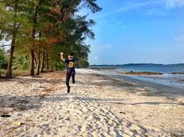 Dua terdakwa kasus narkoba di batam, hendra yacub alias ferdi dan hendra dituntut hukuman mati oleh kejari batam. 5 Pantai Terbaik Di Batam Harus Dikunjungi Kek Pisang Villa