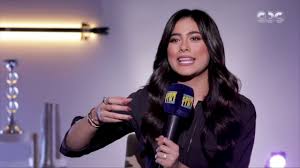 هاجر احمد ممثلة شابة تخرجت من المعهد العالي للفنون المسرحية حيث قدمت العديد من المسرحيات علي خشبة المسرح واشهرها مسرحية كاسك ياوطن ثم شاركت في مسلسل الف سلامة عام2013 وكانت هذه اول اعمالها ثم شاركت في. Ø§ØªØµØ§Ø¨Øª ÙˆÙƒØ§Ù† Ø£ÙˆÙ„ Ù…Ø´Ù‡Ø¯ Ø£ÙƒØ´Ù† Ù„ÙŠØ§ Ø§Ù„ÙÙ†Ø§Ù†Ø© Ù‡Ø§Ø¬Ø± Ø£Ø­Ù…Ø¯ Ø¹Ù† ÙƒÙˆØ§Ù„ÙŠØ³ Ø¯ÙˆØ±Ù‡Ø§ ÙÙŠ Ø§Ù„Ø£Ø® Ø§Ù„ÙƒØ¨ÙŠØ± Youtube