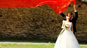 Deshalb fotografiere ich eure hochzeit nicht nur in frankfurt, wiesbaden oder darmstadt da ich im großraum darmstadt, frankfurt, wiesbaden wohne, fotografiere ich hauptsächlich in deutschland. Ehe Wallpaper Herunterladen Braut Kleid Hochzeitskleid Fotografieren Kleid Regenschirm Brautkleidung Hochzeit Mode 1812961 Wallpaperkiss