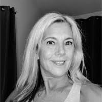 60+ "Lisa Roberts" profiles