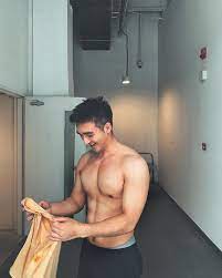 nick 毛若懿在instagram 上发布 被偷拍了赶紧把衣服穿上 charmingman smileboy fitnessmen attractiveguys me work cuteboy sexyman mnick 1116 niceguy goodboy