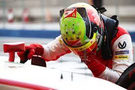 Acabó la segunda carrera de bahréin fuera de los puntos después de un par de errores y bloqueos que destrozaron sus neumáticos y le obligaron a pasar por boxes para acabar 18º. I M A Bit Overwhelmed Says Mick Schumacher As He Closes Formula 2 Career As The New Champ Wheels