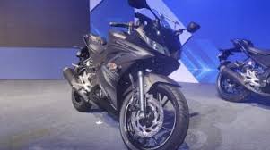 This is the yamaha r15 v3, which has been launched after a lot of wait. Yamaha Yzf R15 Version 3 Indian Autos Blog