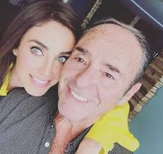 Familia de Anahí: ¿Quiénes son los papás y hermanas de la cantante?