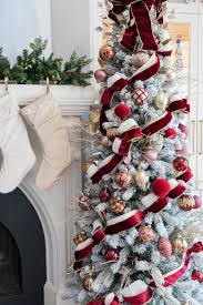 Check spelling or type a new query. 6 Ideas For How To Decorate A Flocked Christmas Tree Bluegraygal