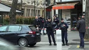C'est une vraie bombe dans tous les. Alerte A La Bombe Evacuation Du Pole Financier A Paris Sur Orange Videos