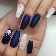 Use this abstract look from nail artist @longnailtales as inspiration for your own easy diy christmas manicure. 61 Perfect Winter Nails For The Holiday Season And More Festival Nails Christmas Nails Christmas Nails Acrylic