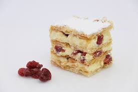Per la pasta sfoglia farina 250g sale mezzo cucchiaino burro 250g acqua 150ml latte 1 cucchiaio zucchero 1 cucchiaio. Millefoglie Con Crema Chantilly Pasticceria Savoia