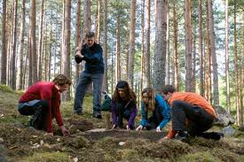 A lonely place to di. A Lonely Place To Die Todesfalle Highlands Morderische Hatz In Den Schottischen Bergen Die Nacht Der Lebenden Texte
