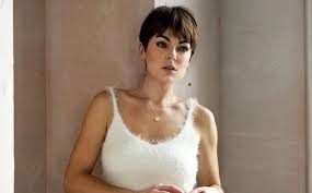 Her mother is an actress and her father is a theatre director. Serinda Swan Bio Net Worth Boyfriend Dating Husband Relationships Family Parents Nationality Age Facts Height Career Measurements Wiki Wikiodin Com