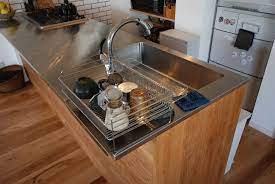 ナラとステンレスのキッチン マンション リフォーム 天板 ステンレスヘアライン シンク角30r 水栓器具 toto 扉 前板 ナラ板目突板練り付け 本体外側 ナラ板目突板練り付け ナラ節アリ無垢材 本体内側 ナラ板目突板練り付け 塗装 ワトコオイル塗装 ナチュラル