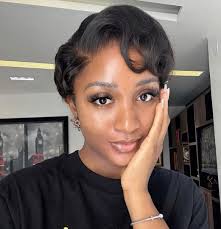 DOUBLES sold out in many parts of T&T as citizens contemptuously rejected  the PNM anti-DOUBLES campaign. Remember to dress in your fineries, like  OBAMA in pic below, to fully savor your DOUBLES! |