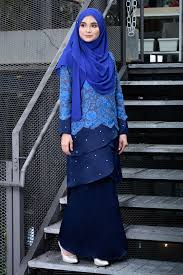 Dapatkan koleksi baju kurung pahang dengan pelbagai warna menarik hanya di omar ali. Baju Kurung Lace Clemence Avery Blue Muslimahclothing Com
