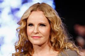 12 554 tykkäystä · 672 puhuu tästä. Elizabeth Hurley Brigitte De