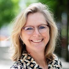 De kerstvakantie is begonnen (voor mij) en dat betekent wat extra tijd met  de familie. Wij zijn lekker aan het 'unwinden' en kleuren de gevel van  Escher. Huh? Ja! Wij kleuren de