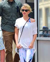 A collection of celebrity camel toe from elle macpherson, victoria justice, helen hunt, kelly brook, abi titmus, lil kim, christina aguilera, whitney eve port, rachel bilson, adriana lima, julianne moore, sophie monk, kelis, olivia wilde, kim kardashian, britney spears and more. Taylor Swift Cameltoe Album On Imgur