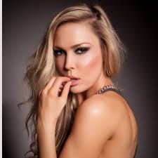 Kellie Johns's Instagram, Twitter & Facebook