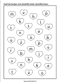 Kleur De Hartjes Met Dezelfde Letter Dezelfde Kleur Letteren Werkbladen Schrijflessen