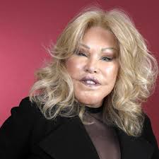 Een laatste liefdescadeau van Catwoman: ondanks faillissement ontvangt  partner geheim miljoenenfortuin