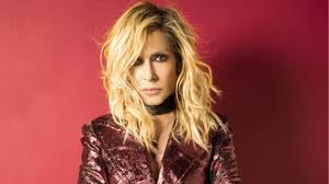 Comeback μετά από επτά χρόνια έκανε η άννα βίσση στη σκηνή των mad video music awards. Anna Bissh Gia Dyo Lepta H Mhtera Moy 8a Htan Ena Apo Ta 8ymata Sto Mati