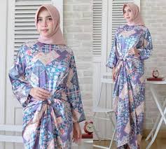 Tapi karena bahannya rentan rusak akibat panas dan putaran mesin cuci maka perawatan yang harus diterapkan pada piyama satin juga memerlukan perhatian dan ketelitian yang berbeda dari piyama lainnya. 18 Desain Baju Pesta Bahan Satin Background Blog Garuda Cyber