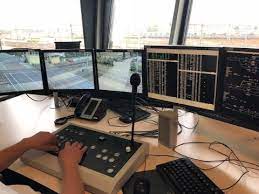 Als treinverkeersleider zorg je dat iedereen op bestemming kan komen. Treinverkeersleiderspost Waar Chaos Vraagt Om Rust En Effectief Handelen Voestalpine Track Solutions Netherlands B V