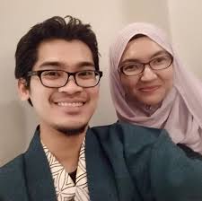 Does a creature with protection from a color survive a board wipe?