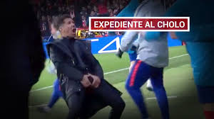 Entrenador del todopoderoso atlético de madrid, forjando un equipo fuerte, aguerrido y contragolpeador. Simeone Podria Ser Sancionado Por Su Polemica Celebracion