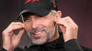 RB Leipzig Trainer Marco Rose schmunzelt auf PK über Kind