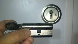 How to change door lock? Kilit Gobegi Barel Nasil Takilir Sokulur Ve Nasil Degistirilir Kendin Yaparsin Youtube