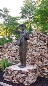 Bluegrass memorial garden ei tegutse valdkondades american restoranid, loomaaiad ja akvaariumid. Stringbean Memorial Bluegrass Festival