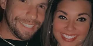 Sarah Lino's Instagram, Twitter & Facebook