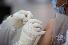 根據由台北啟程的航班計算，來回台灣和維爾紐斯（立陶宛的首都）的平均飛行時數為 18 小時 5 分鐘。. Jmrliypmzreqgm