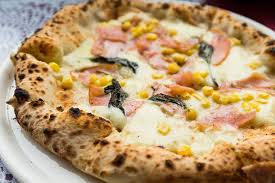 Nella nostra pizza troverete ingredienti di qualità e condimenti fantasiosi. 30 Diversi Tipi Di Pizza Da Assaggiare In Giro Per L Italia Travelling Dany